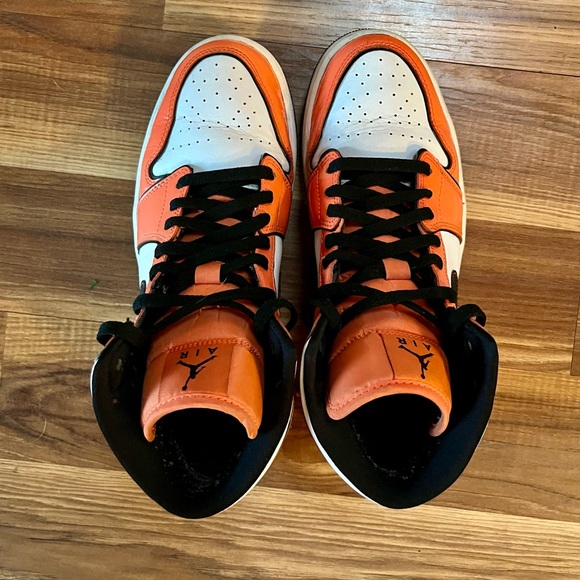 Air Jordan 1 SE Mid “Turf Orange” sz. 9 - Picture 5 of 8